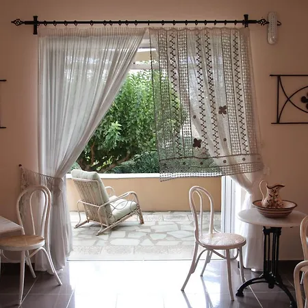 9 Muses Apart Otel Lámira