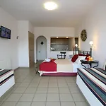 Aparthotel 9 Muses Lamira