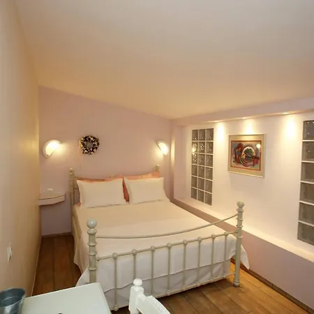 9 Muses Hotel apartamentowy Lámira