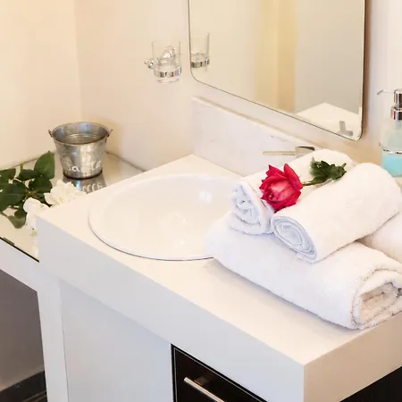 9 Muses Aparthotel Lamira