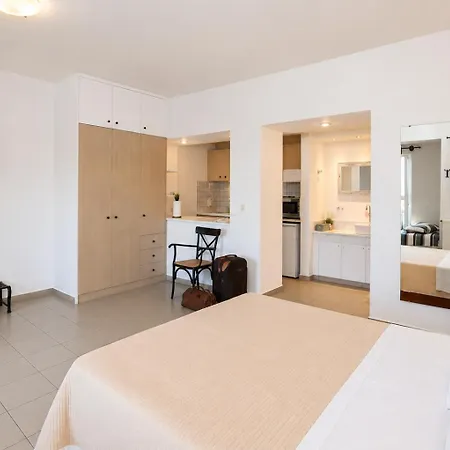 Aparthotel 9 Muses Lamira