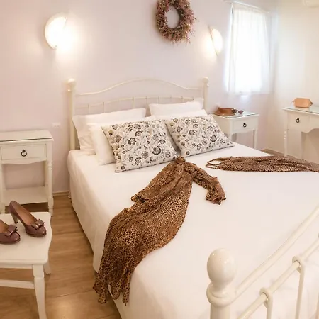 9 Muses Aparthotel Lamira