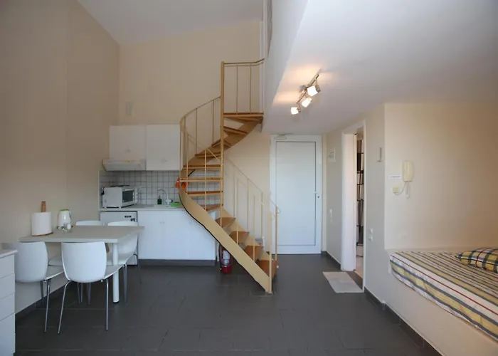 9 Muses Aparthotel Lamira