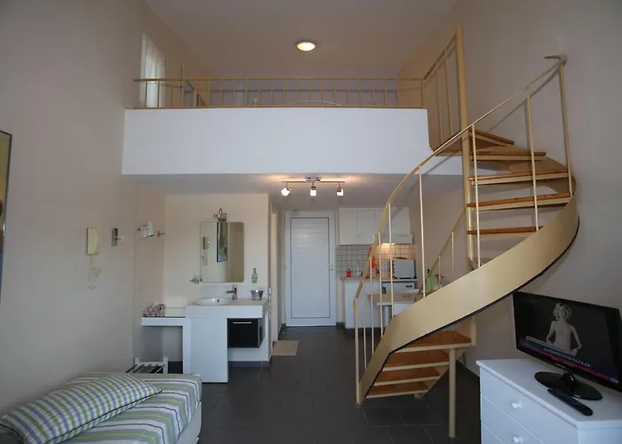 9 Muses Aparthotel Lamira