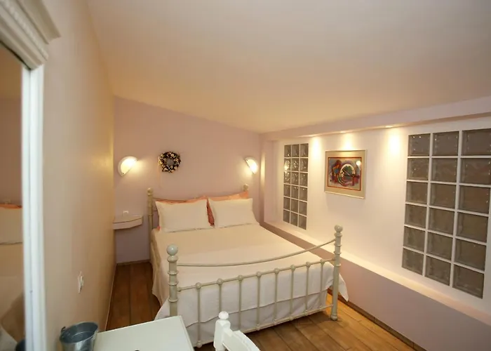 9 Muses Aparthotel Lamira