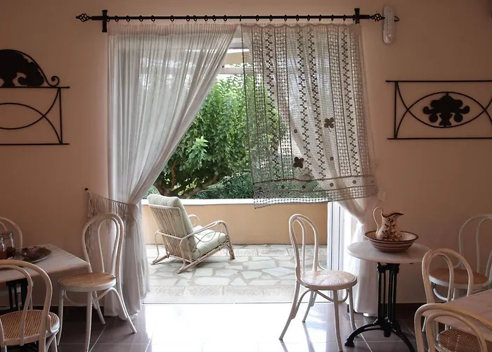 9 Muses Aparthotel Lamira